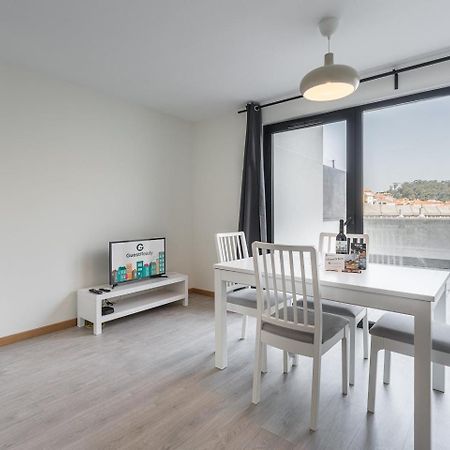 Guestready - Sleek Monochromatic In Bonfim Lejlighed Porto Eksteriør billede