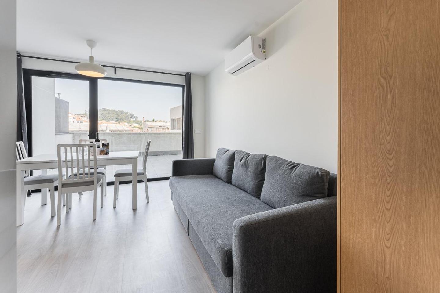Guestready - Sleek Monochromatic In Bonfim Lejlighed Porto Eksteriør billede