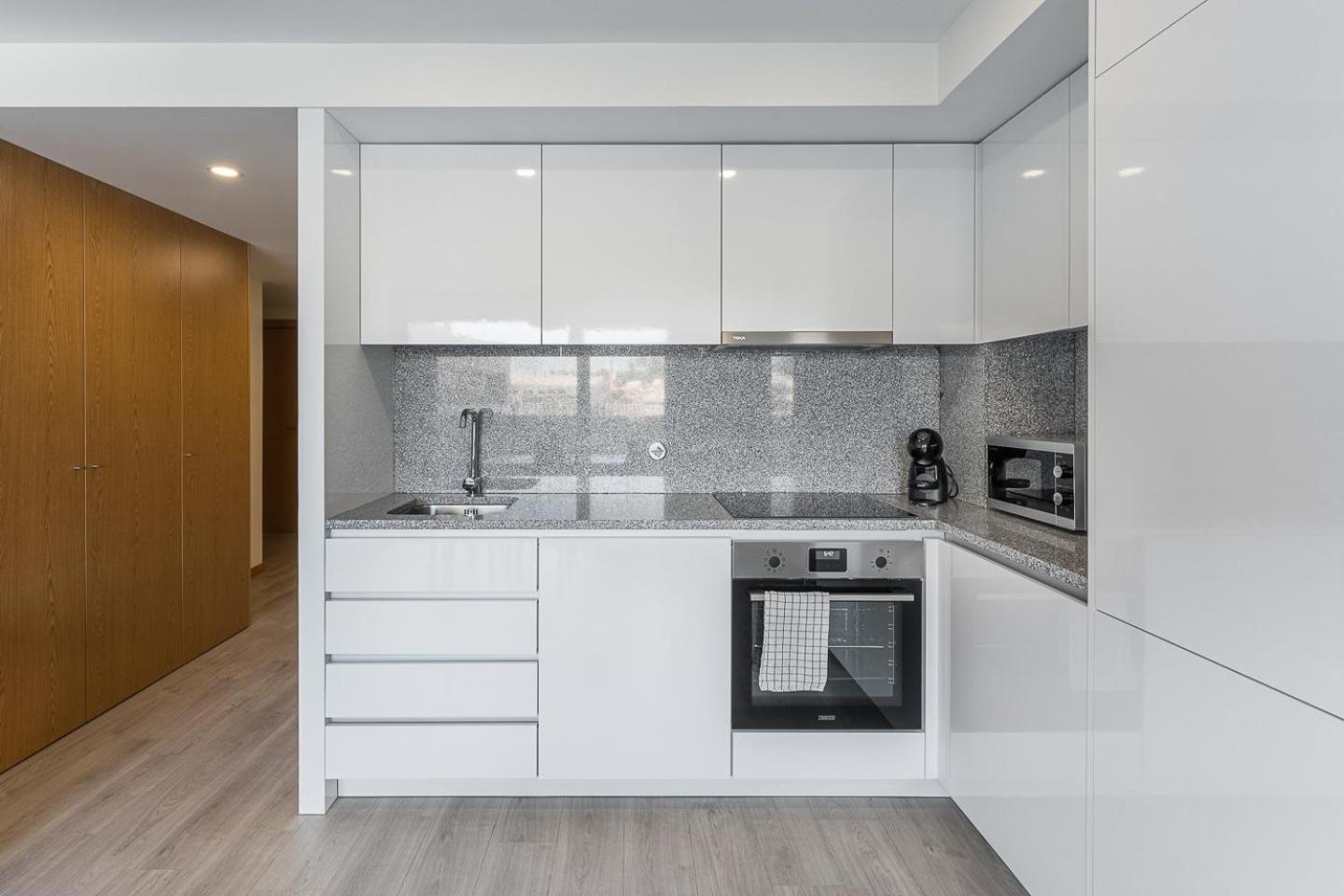 Guestready - Sleek Monochromatic In Bonfim Lejlighed Porto Eksteriør billede
