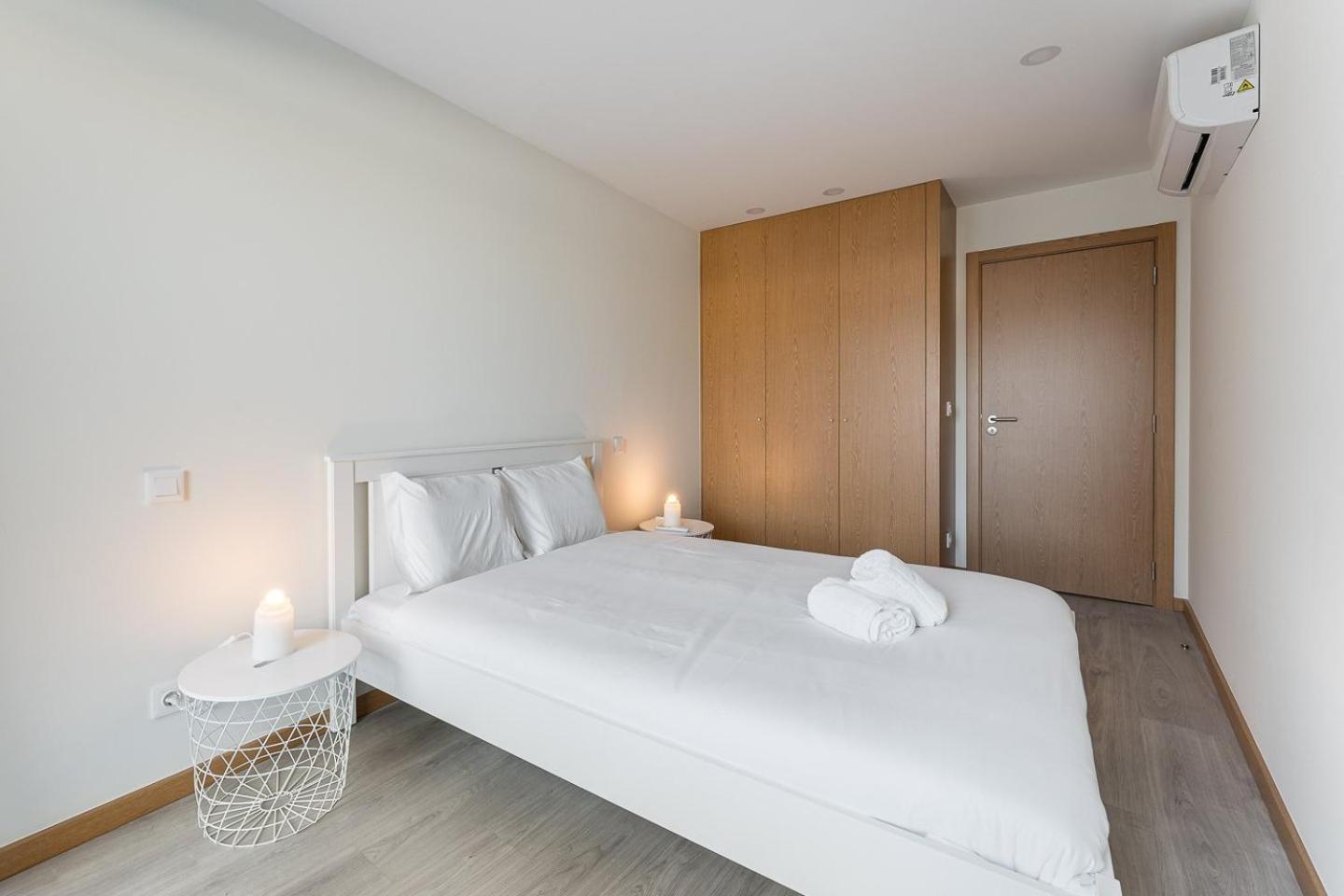Guestready - Sleek Monochromatic In Bonfim Lejlighed Porto Eksteriør billede