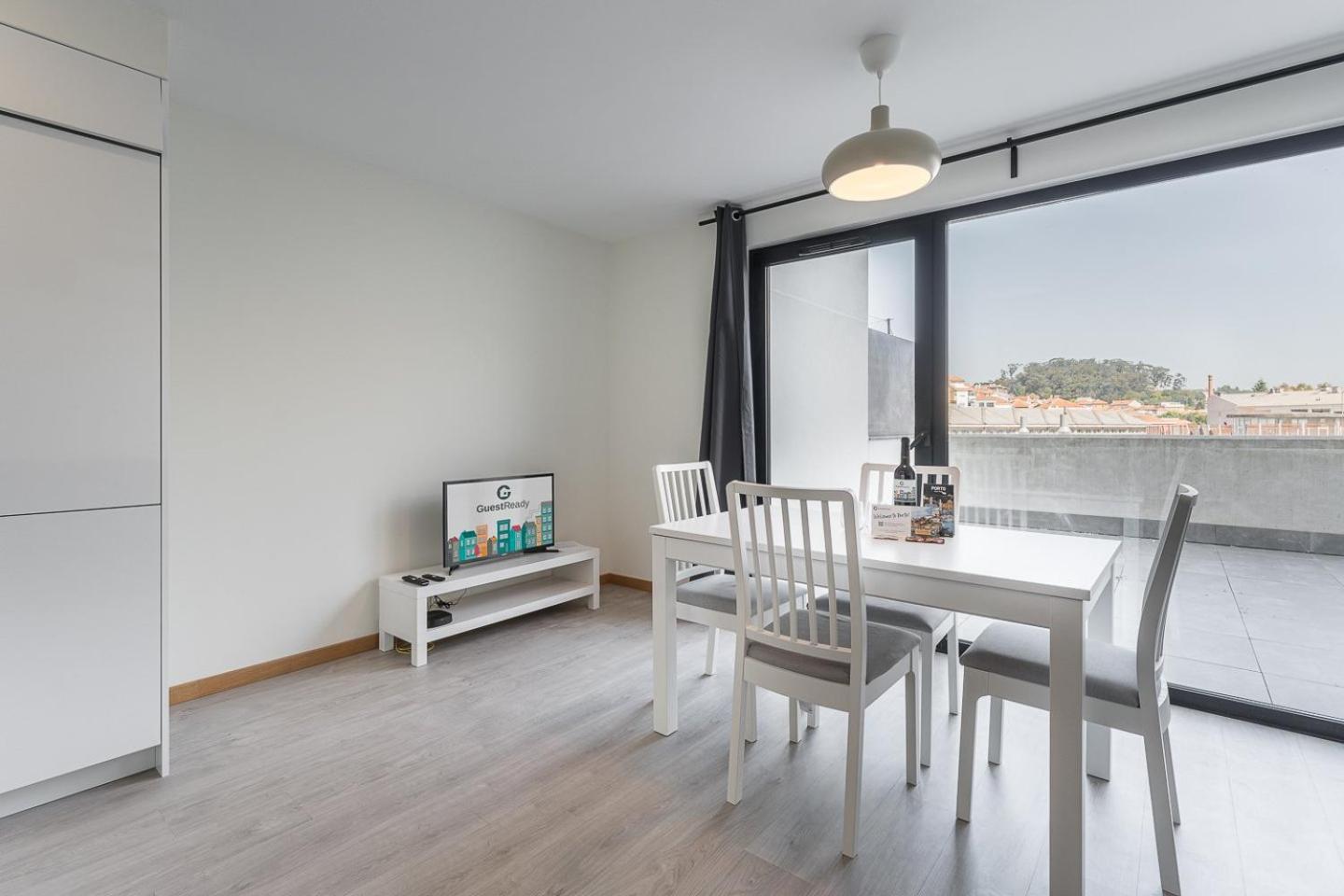 Guestready - Sleek Monochromatic In Bonfim Lejlighed Porto Eksteriør billede